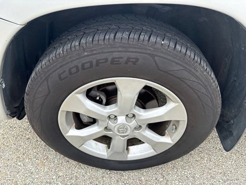Used 2011 Toyota RAV4 Limited w/ Limited Extra Value Pkg AWD/4WD image 13