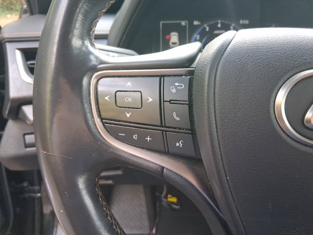 Used 2019 Lexus UX 200 w/ Accessory Package FWD image 17