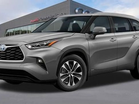 Used 2025 Toyota Highlander XLE FWD image 1