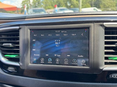 Used 2021 Chrysler Voyager Lxi FWD image 34