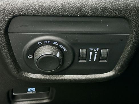 Used 2023 Jeep Grand Cherokee Altitude image 17