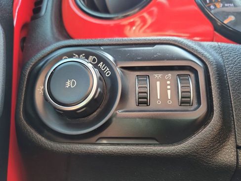 Used 2018 Jeep Wrangler Unlimited Sport S AWD/4WD image 34