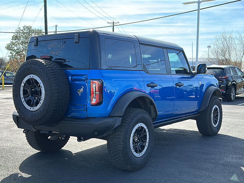Used 2024 Ford Bronco Badlands image 8