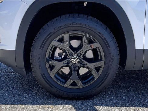 Used 2024 Volkswagen Atlas Peak Edition SE AWD/4WD image 7