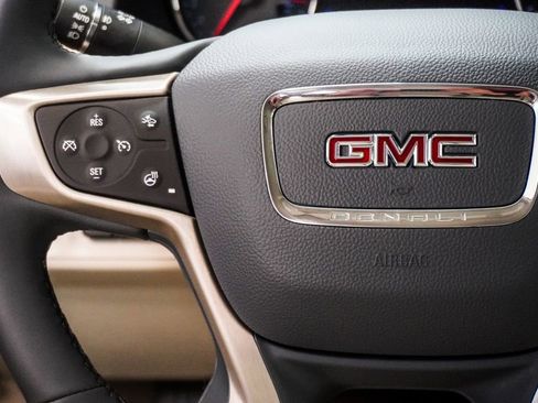 Used 2023 GMC Acadia Denali w/ Denali Technology Package FWD image 17