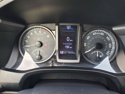 Used 2018 Toyota Tacoma TRD Off-Road image 29