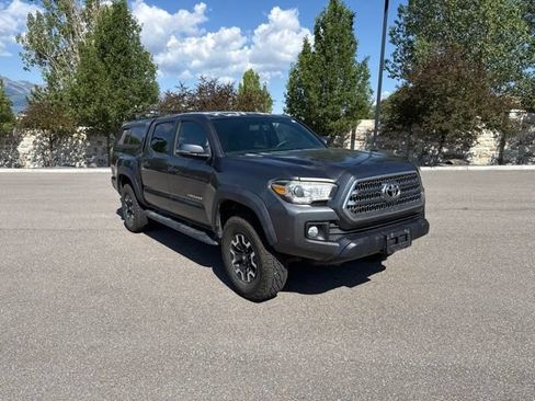 Used 2016 Toyota Tacoma TRD Off-Road AWD/4WD image 12