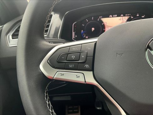 Used 2023 Volkswagen Tiguan SEL R-Line image 23