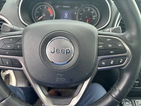 Used 2019 Jeep Cherokee Overland w/ Technology Group AWD/4WD image 11
