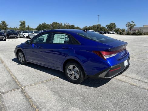 New 2025 Hyundai Elantra SE image 12