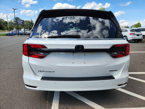 Used 2024 Honda Odyssey Touring image 7