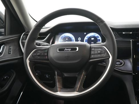 Used 2023 Jeep Grand Cherokee Limited w/ Luxury Tech Group II AWD/4WD image 17