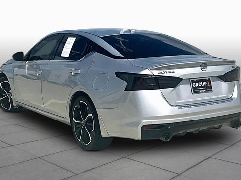 Used 2023 Nissan Altima 2.5 SR FWD image 11