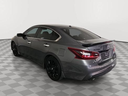 Used 2018 Nissan Altima 2.5 SR w/ SR Midnight Edition FWD image 6