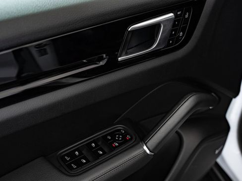 Certified 2020 Porsche Cayenne AWD/4WD image 25