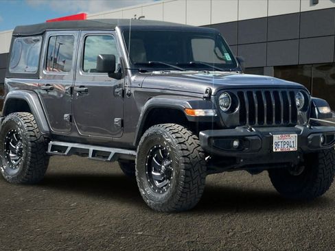 Used 2019 Jeep Wrangler Unlimited Sahara AWD/4WD image 10
