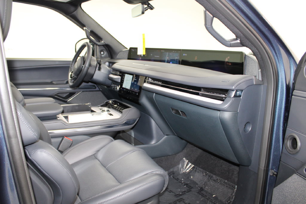 New 2027 Lincoln Navigator Reserve w/ Jet Appearance Package AWD/4WD image 22