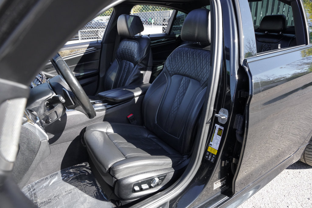 Used 2018 BMW M550i xDrive AWD/4WD image 22
