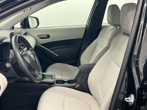 Used 2026 Toyota Corolla Cross L image 8