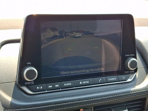 Used 2022 Nissan Rogue SV AWD/4WD image 17