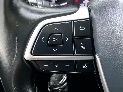 Used 2023 Toyota Highlander XLE AWD/4WD image 17