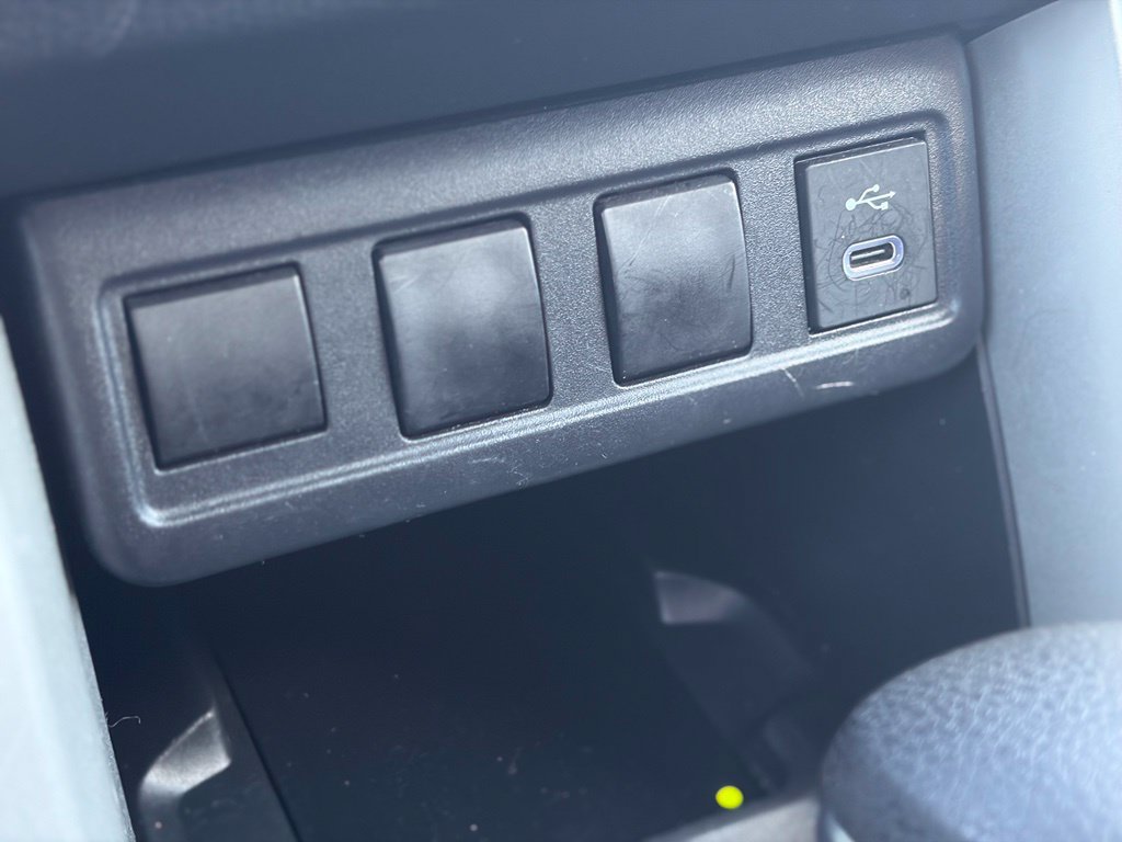 Used 2025 Toyota Corolla Cross LE FWD image 26