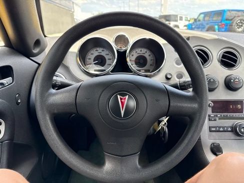 Used 2007 Pontiac Solstice Convertible w/ Preferred Package RWD image 15