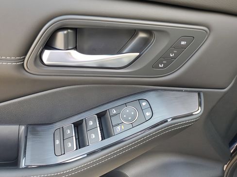 New 2025 Nissan Rogue SL w/ SL Premium Package image 13