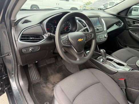 Used 2018 Chevrolet Malibu LT FWD image 16