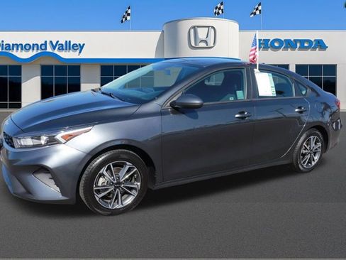 Used 2023 Kia Forte LXS image 3