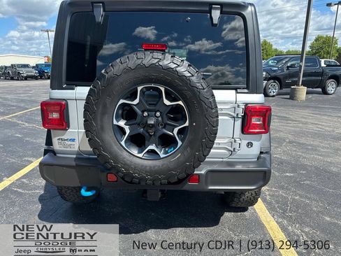 Used 2022 Jeep Wrangler Unlimited Rubicon 4xe w/ Cold Weather Group AWD/4WD image 4
