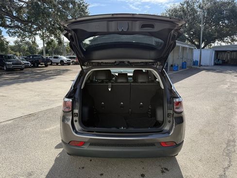 Used 2022 Jeep Compass Latitude image 31