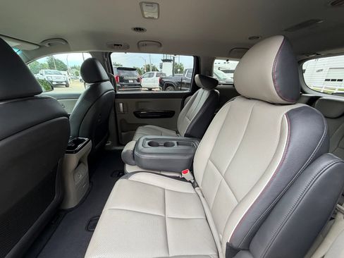 Used 2015 Kia Sedona EX FWD image 5