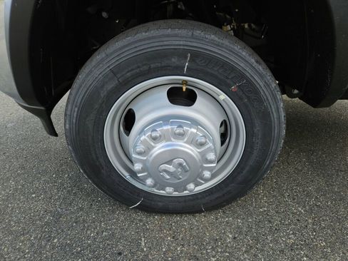 New 2025 RAM 5500 4x4 Regular Cab image 9