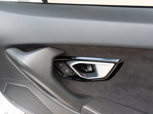 Used 2020 Lamborghini Huracan EVO AWD/4WD image 18