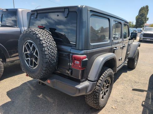 Used 2025 Jeep Wrangler Unlimited Rubicon AWD/4WD image 3