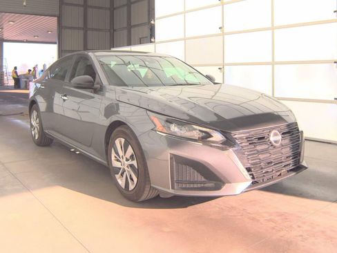 Used 2025 Nissan Altima 2.5 S image 4