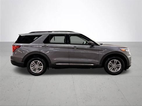 Used 2022 Ford Explorer XLT image 9