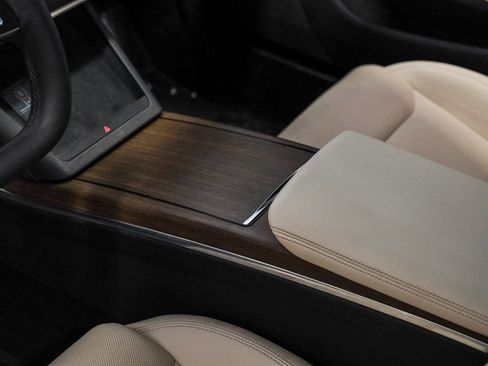 Used 2022 Tesla Model S image 31