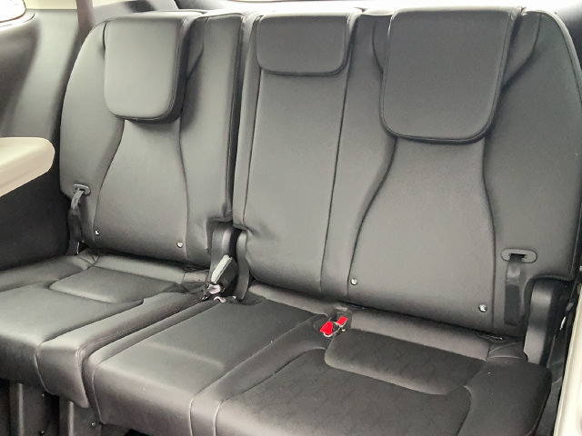 Used 2024 Kia Carnival EX FWD image 17