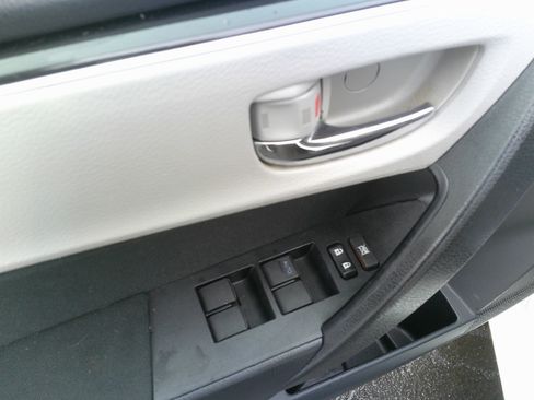 Used 2018 Toyota Corolla LE w/ Body Protection Package image 18