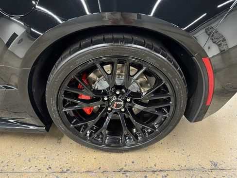 Used 2015 Chevrolet Corvette Z06 w/ 3LZ Preferred Equipment Group image 9