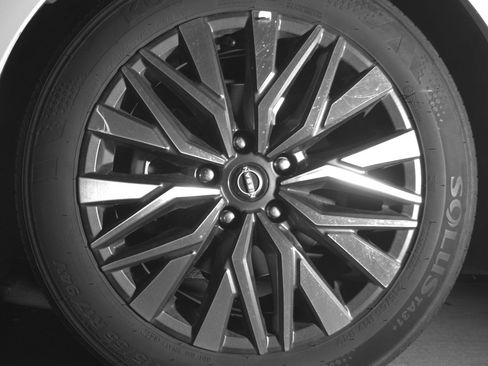 Used 2025 Nissan Altima 2.5 SV FWD image 12