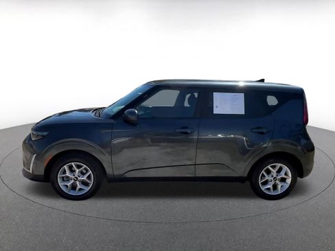 Used 2025 Kia Soul LX w/ LX Technology Package FWD image 9