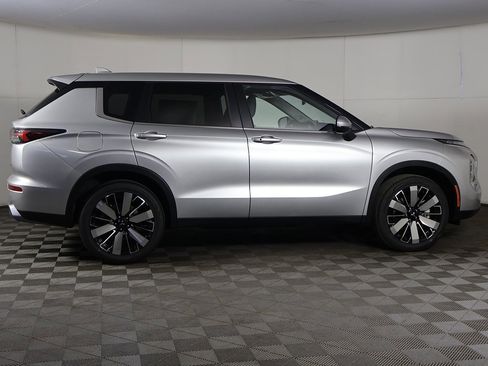 New 2026 Mitsubishi Outlander SE image 19