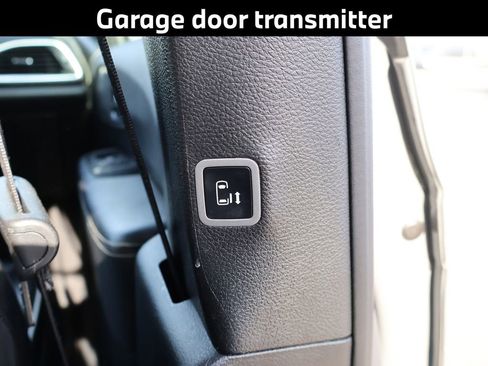 Used 2025 Chrysler Pacifica Limited image 18