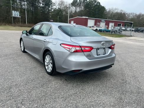 Used 2020 Toyota Camry LE image 4
