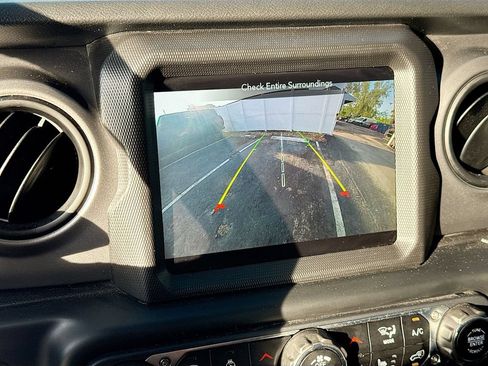 Used 2022 Jeep Wrangler Unlimited Sport AWD/4WD image 15