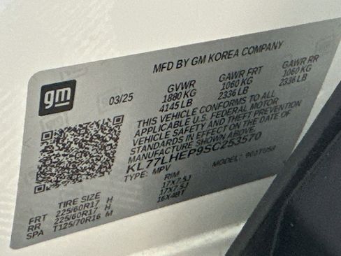Used 2025 Chevrolet Trax LT FWD image 12