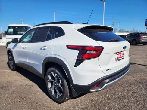 New 2026 Chevrolet Trax LT w/ Driver Confidence Package image 9